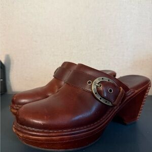 ARIAT BROWN LEATHER CIRCULAR BUCKLE PLATFORM MULES SLIDES CLOG SLIP ON Size 8